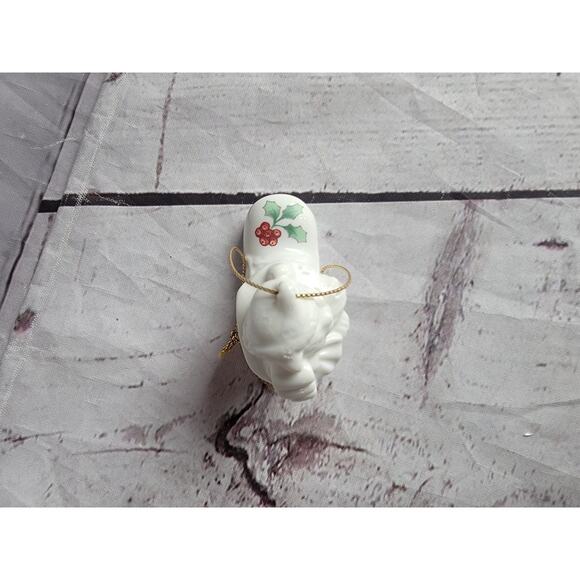 Pfaltzgraff Winterberry Cat in Stocking Christmas Ornament - Picture 3 of 7